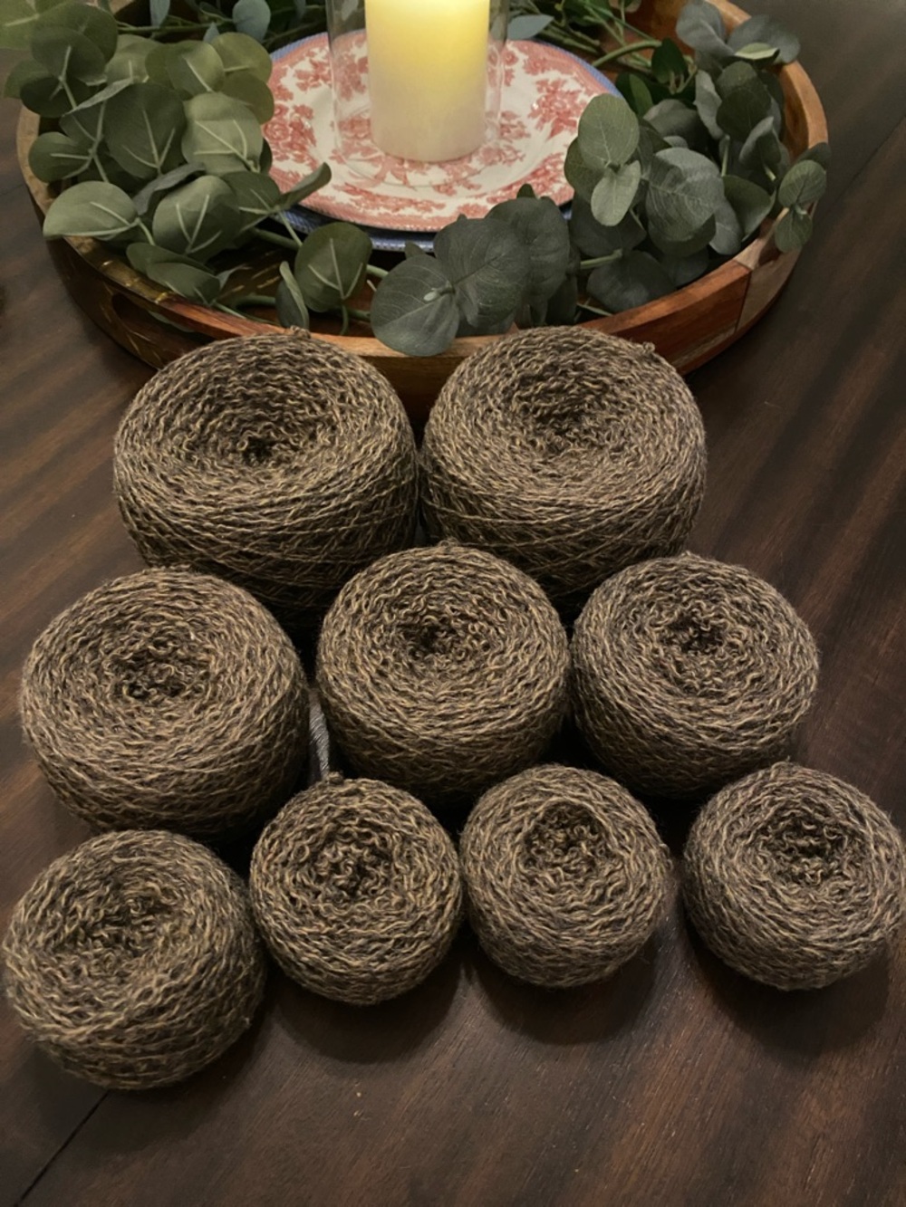 Vintage reclaimed mocha colored upcycled eco-friendly yarn in 80% wool/20% nylon - Picture 4 of 7